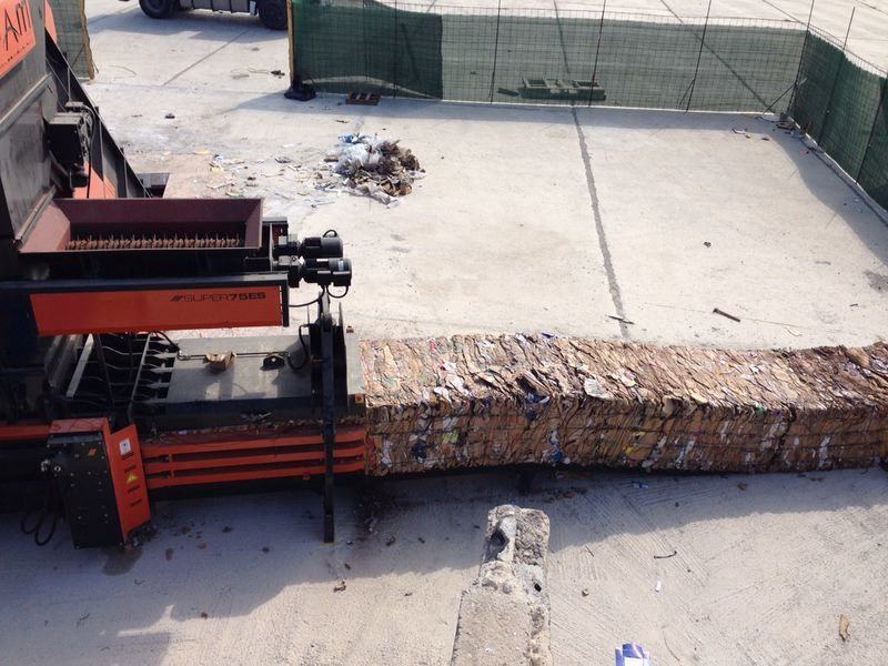 Presa de balotat carton