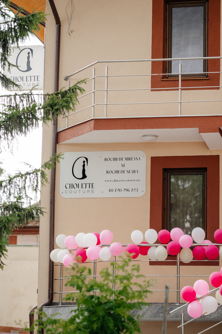 Intrarea Showroom-ului