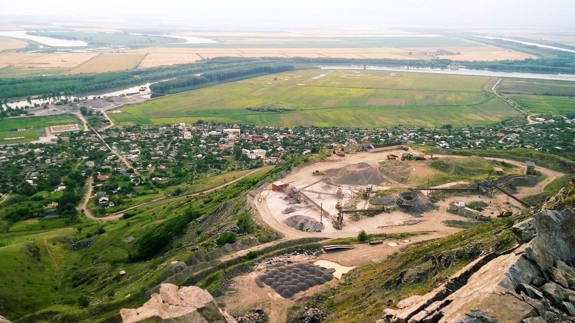 Cariera Turcoaia, Fântâna lui Manole: instalaţia de prelucrare. 2016