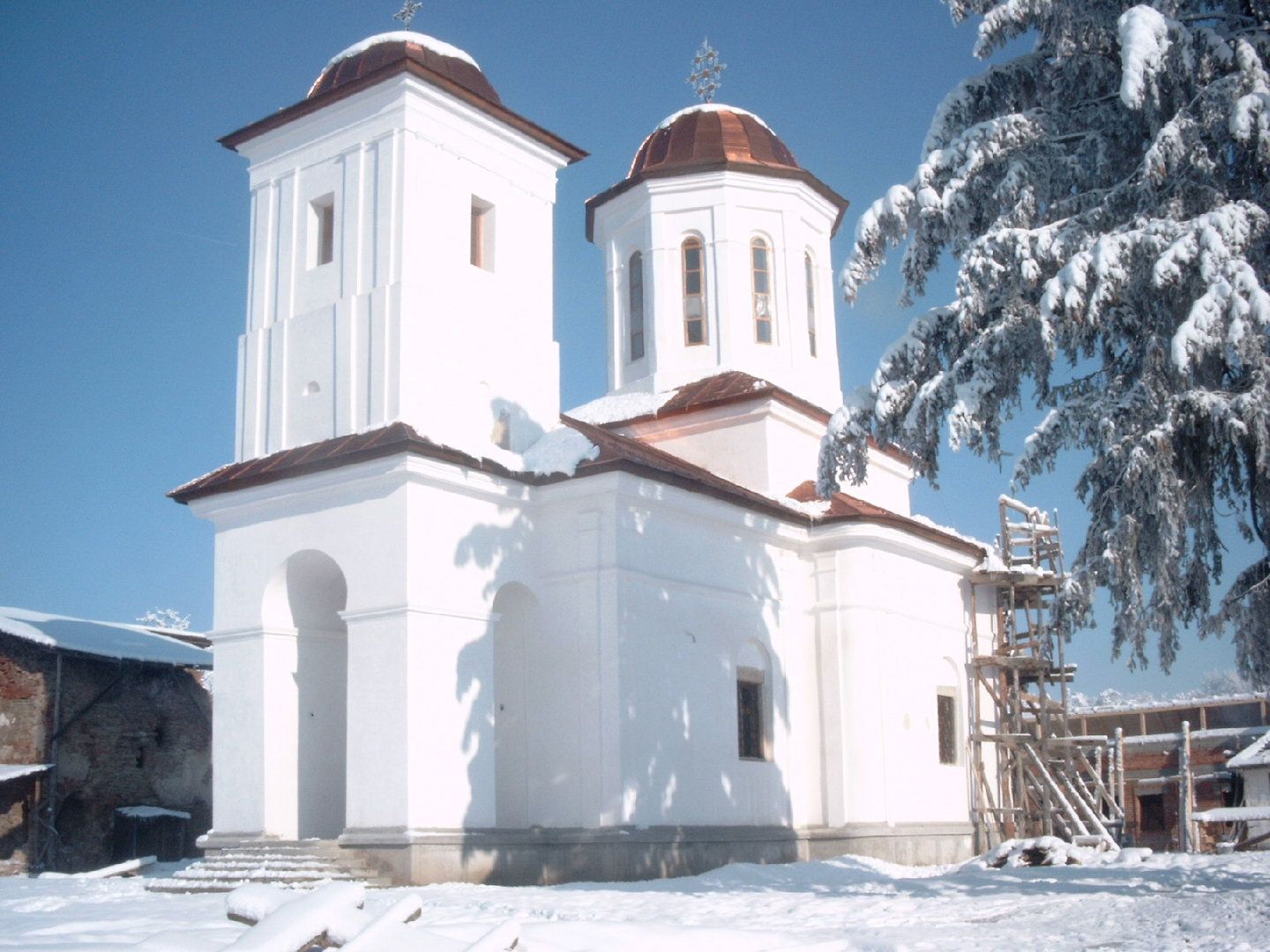 Biserica manastii NUCET  exterior dupa  restaurare
