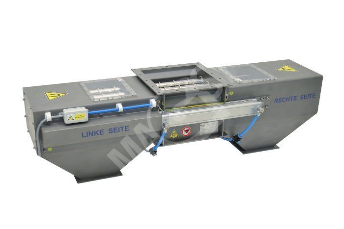 Separator magnetic cu curatare automata