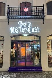 Entrance Rose`s Mystery House